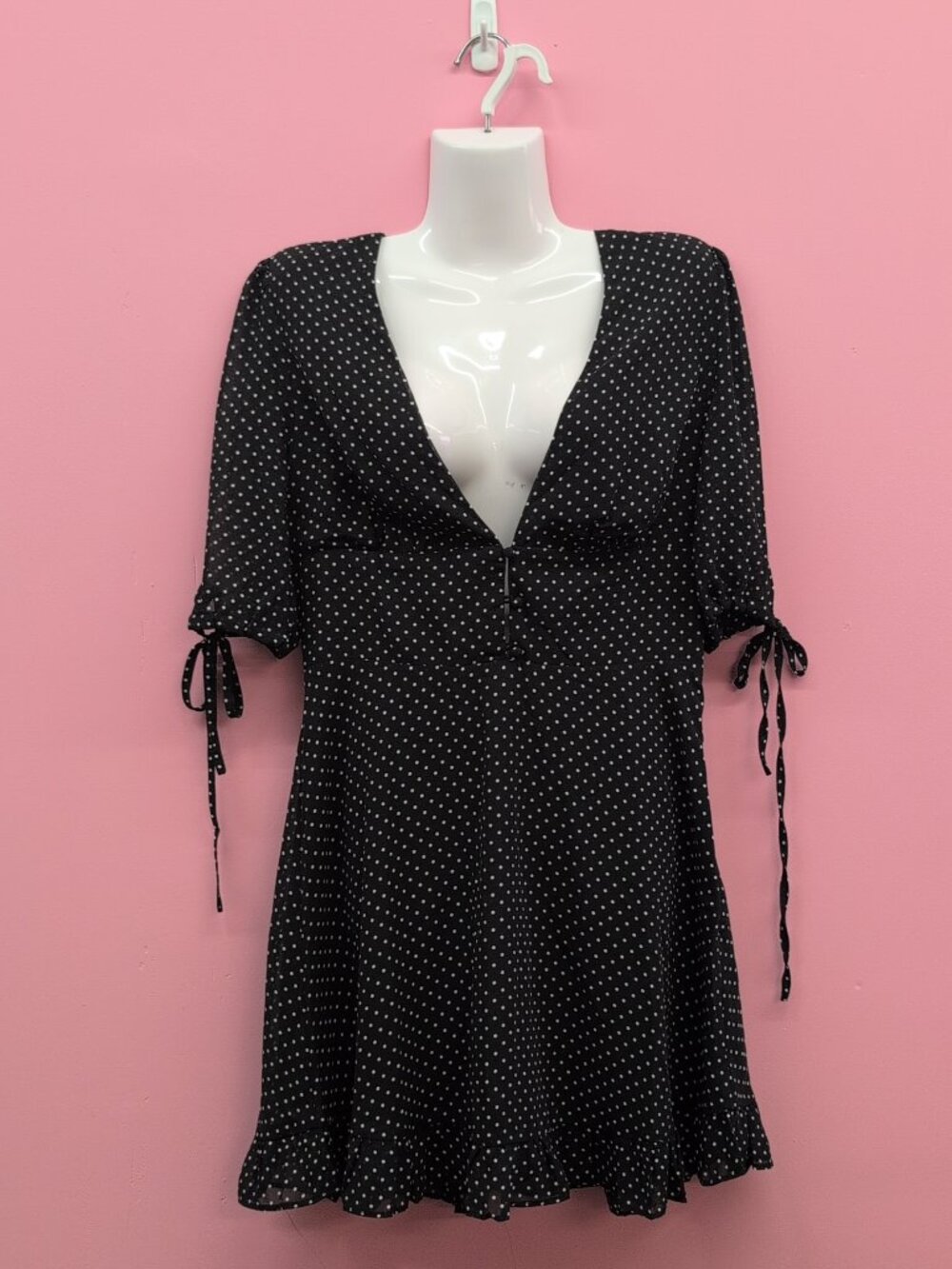 Rihoas Polka Dot Ruched Deep V-Neck Flutter Sleeve Women's Mini Dress Black M